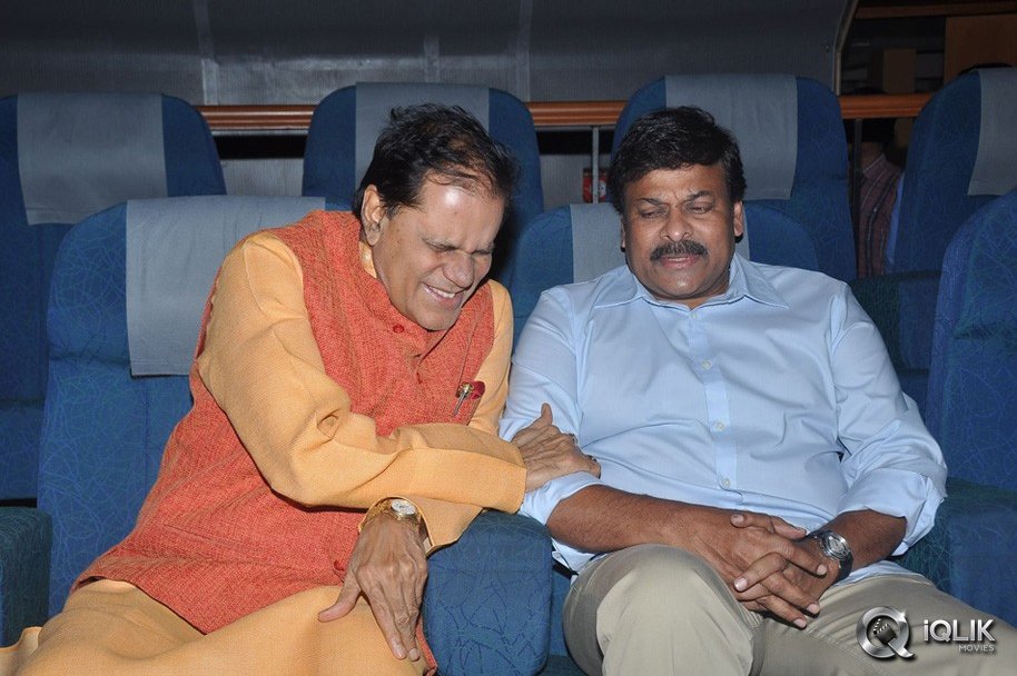 Chiranjeevi-at-Sachin-Tendulkar-Kadu-Premiere-Show